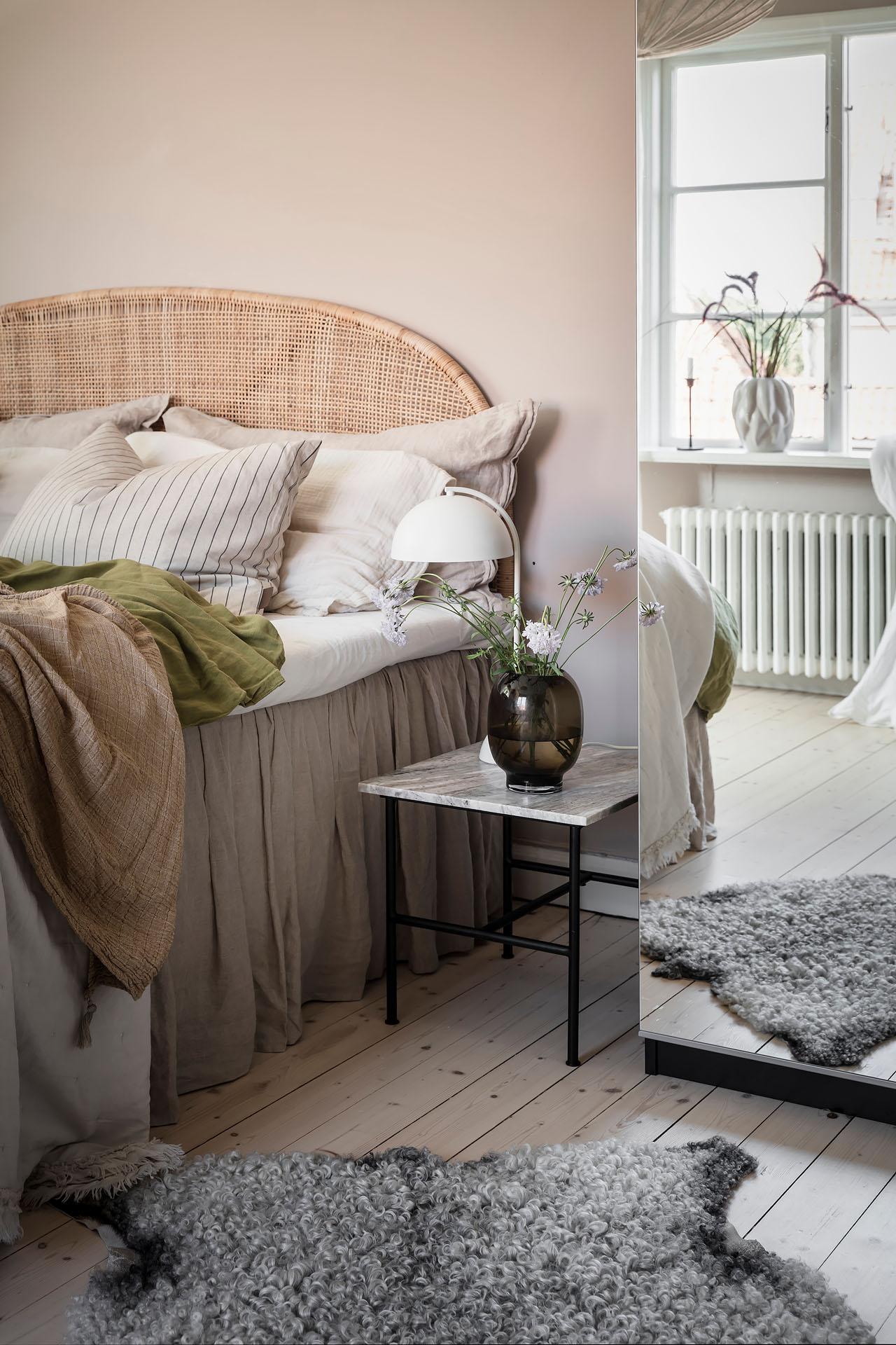 Lampaannahka makuuhuoneen sisustuksessa 